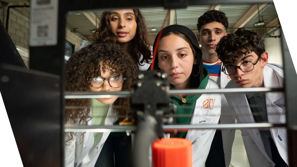 Students in a TKH laboratory